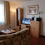 J Strandstr 28-30b *