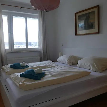 J Strandstr 28-30b *
