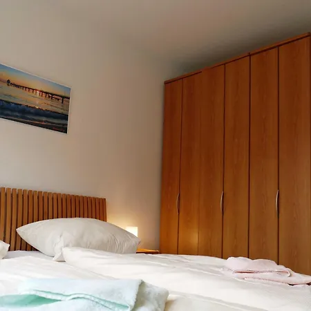 J Strandstr 28-30b *