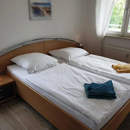 J Strandstr 28-30b *