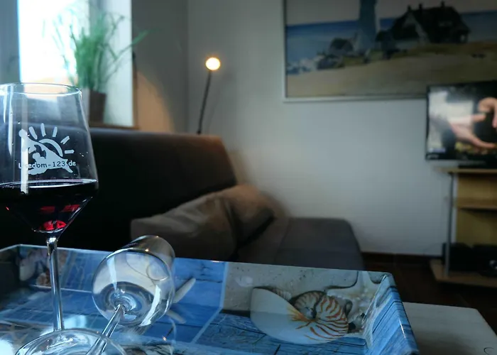 J Strandstr 28-30b *