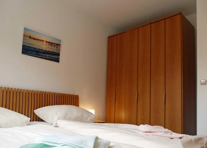 J Strandstr 28-30b *